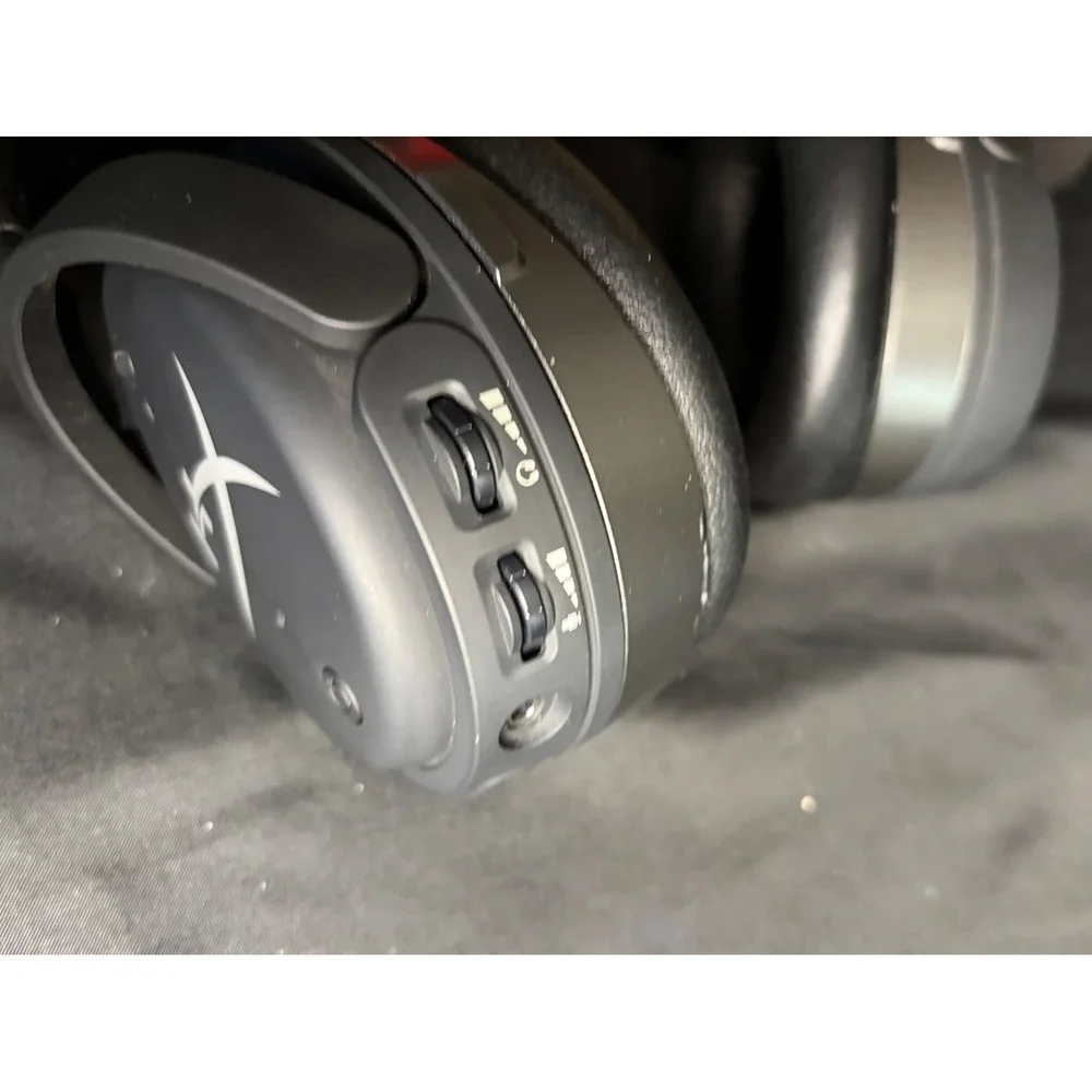 HyperX Cloud Orbit S Gaming Headset Box Accessories Parts Not Charging